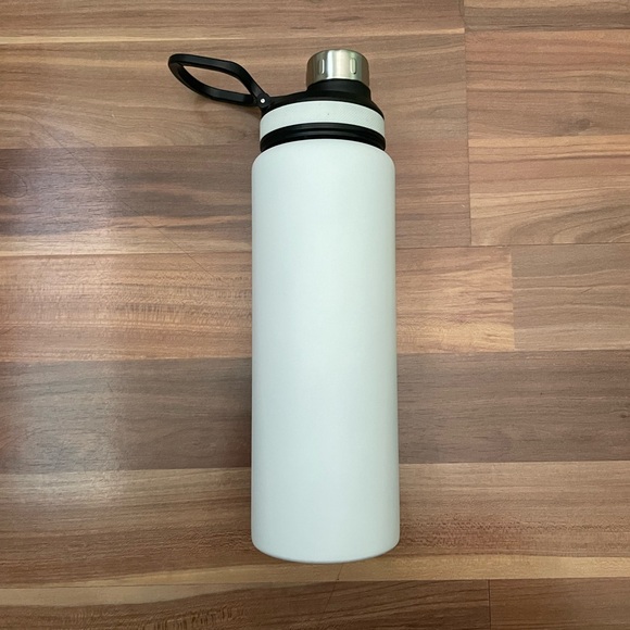 Fabletics Insulated Water Bottle (new) 32 oz. - Picture 2 of 2